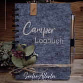 Notizbuch mit Filzeinband schön dekoriert mit Jugeband und Trockenblume als Geschenk mit dem Aufdruck Camper Logbuch