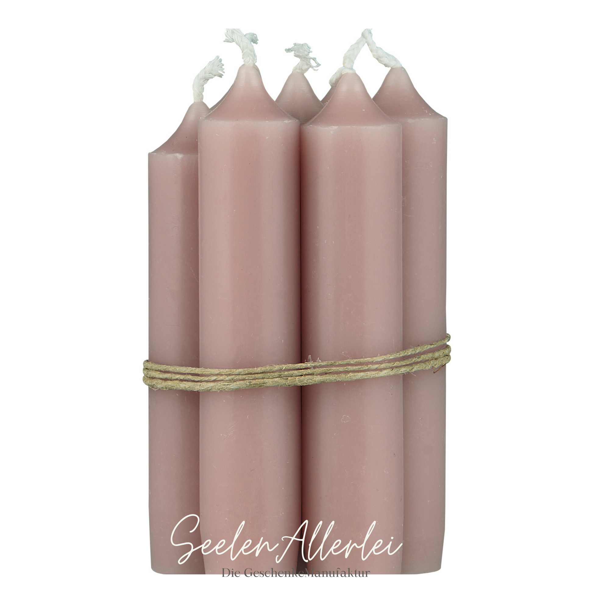 6 rosafarbene Kerzen vor weißem Hintergrund als Detailaufnahme der Kerzenvarianten