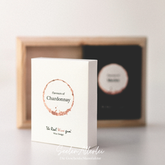 Chardonnay WineGums von The real wine gums von Vinoos nl in Nahaufnahme fotografiert als Produktfoto in schöner weißer klarer Verpackung.