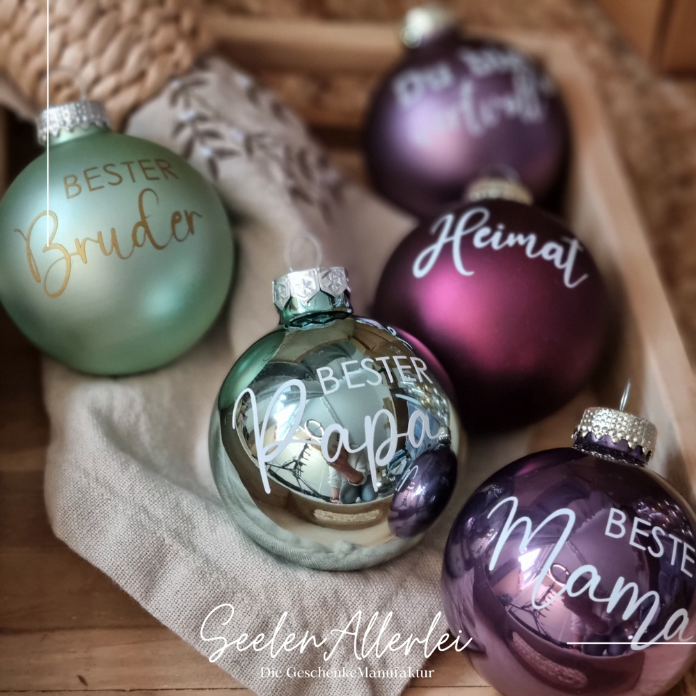 5 Weihnachtsbaumkugeln mit Aufschrift