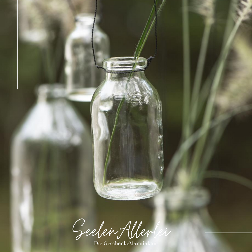 kleine Glasflasche 30ml mit Draht zum aufhängen an einem einen Zweig