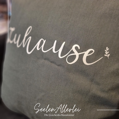 Detailaufnahme Aufschrift auf Kissenhülle