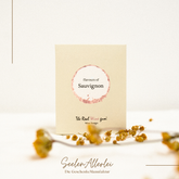 Wine Gums verpackung flavours of Sauvignon schön fotografiert vor weißem Hintergrund in Nahaufnahme mit kleinen Trockenblumen