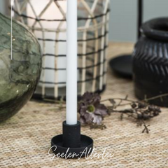 Kerzenhalter von Ib Laursen in schwarz für dünne Kerzen.