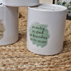 Detailaufnahme Spardose personalisiert in grün