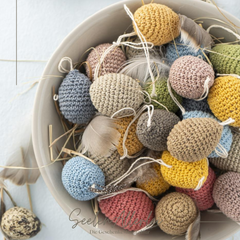 gehäkelte Ostereier von Iblaursen in verschiedenen Farben