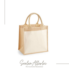 Detailaufnahme der Markttasche aus Jute mit festem Boden stehend vor weißem Hintergrund