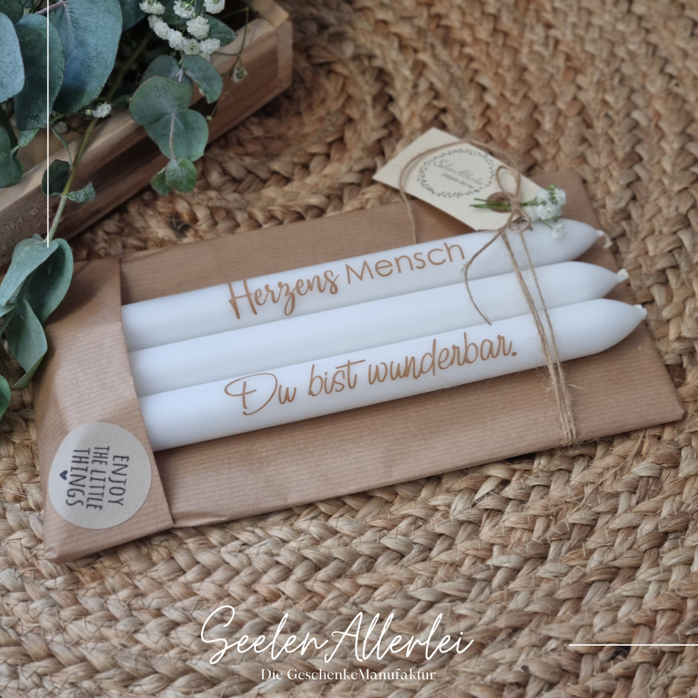 Personalisierte Stabkerzen Set Herzens Mensch Du bist wunderbar auf Holzbrett mit Eukalyptus Dekoration