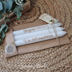 Personalisierte Stabkerzen Set Herzens Mensch Du bist wunderbar auf Holzbrett mit Eukalyptus Dekoration