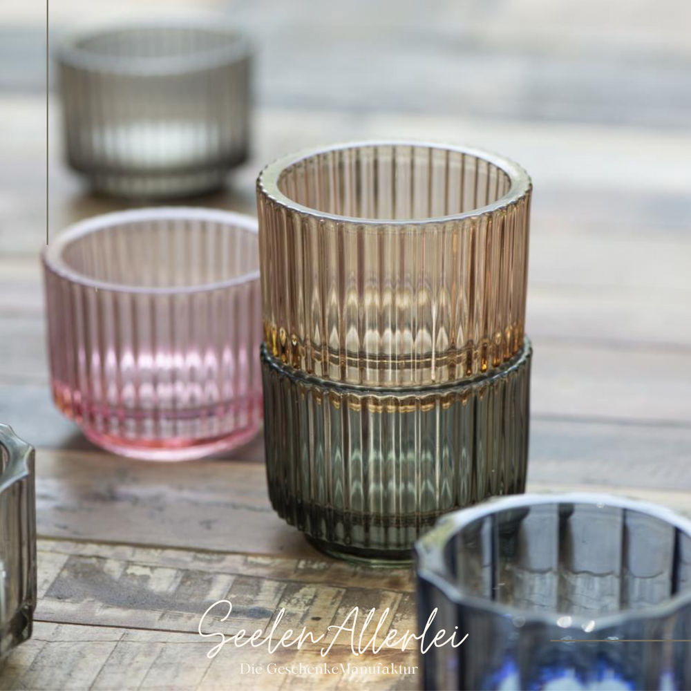 Valencia Teelichthalter aus Glas von IB Laursen auf einem alten braunen Holztisch 
