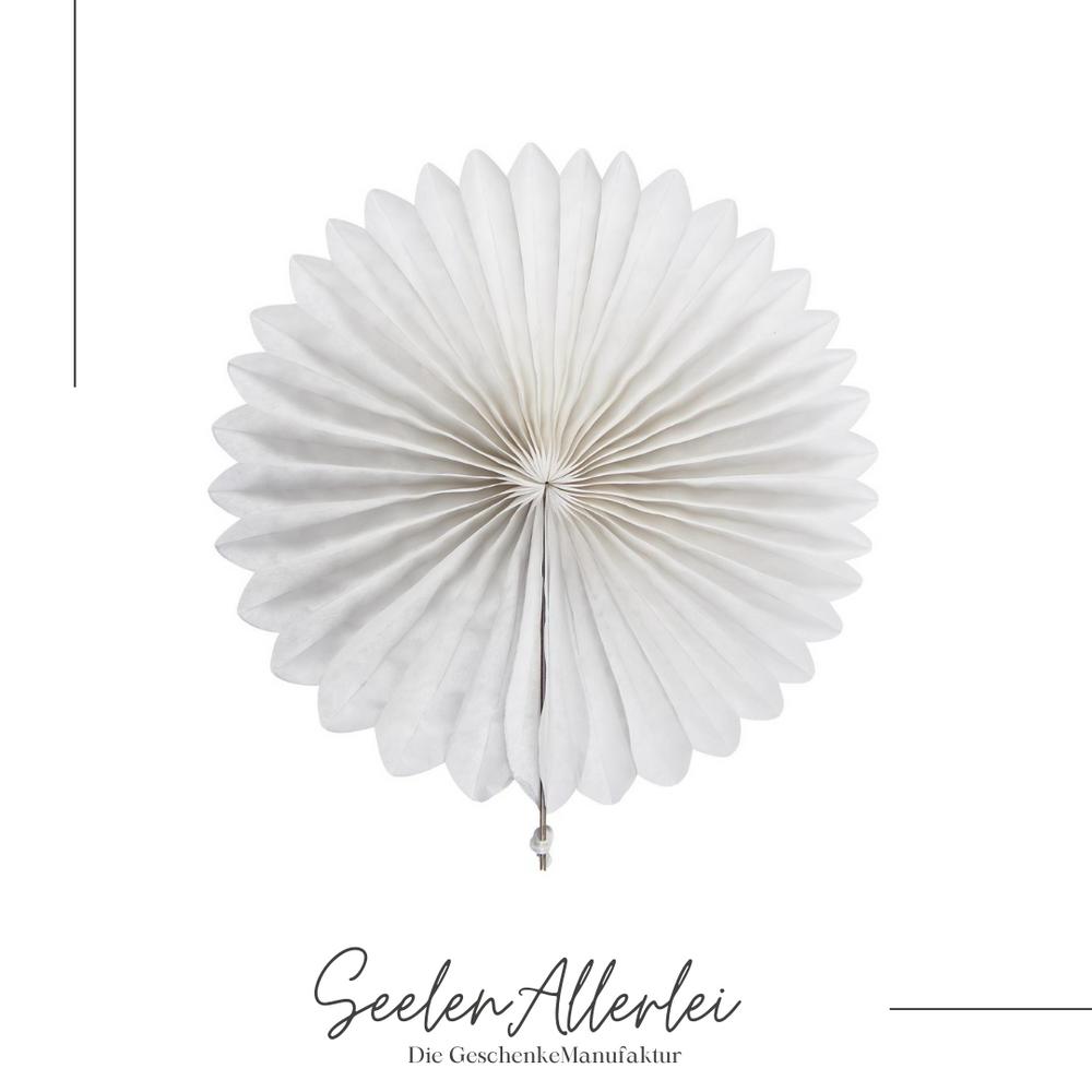 Detailaufnahme Papierornament zum Aufhängen