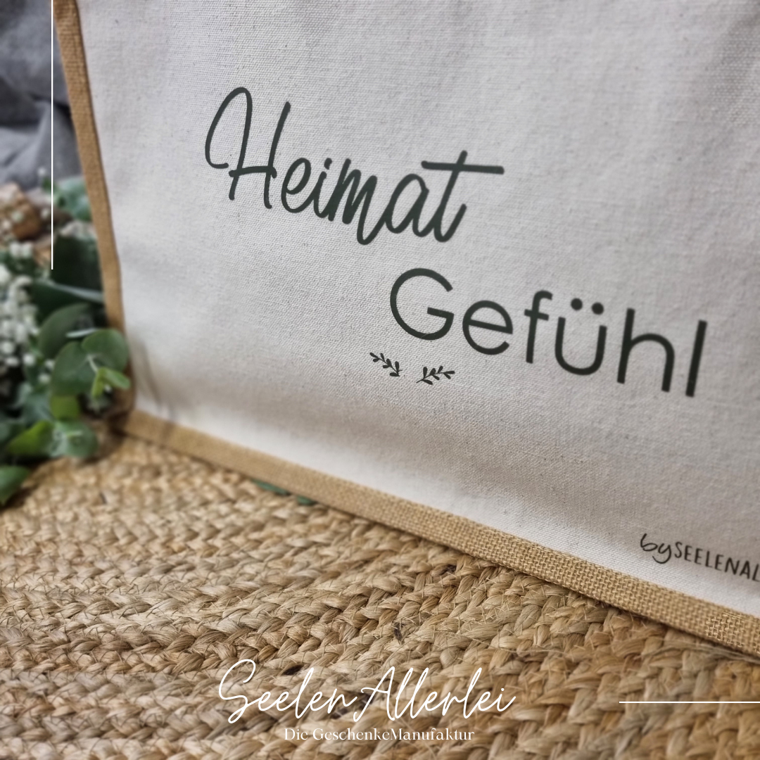 Nahaufnahme Aufdruck Heimatfgefühl auf der großen Markttasche stehen.