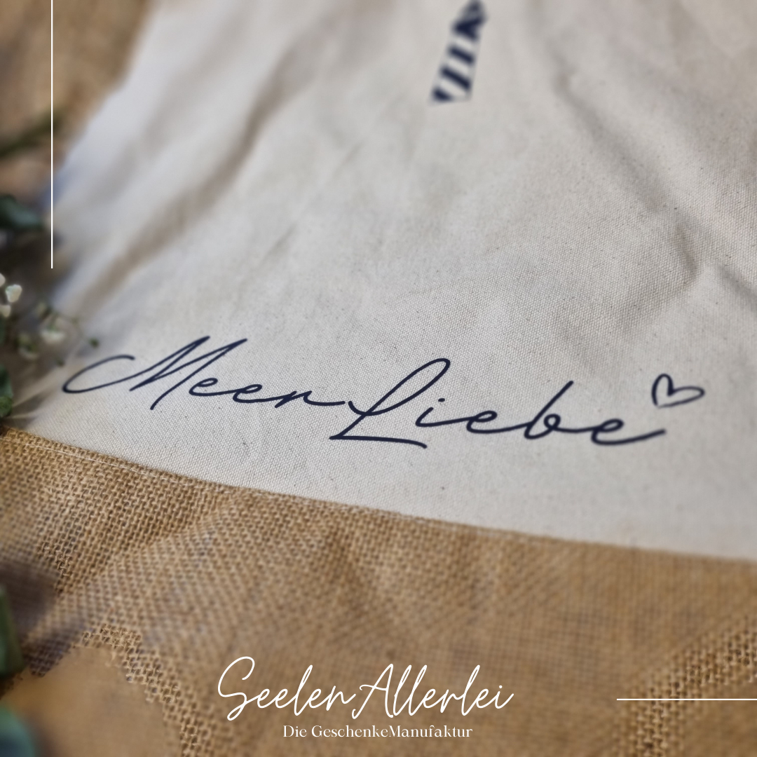 Detailaufnahme der tasche mit der Aufschrift Meerliebe auf dem Canvasstoff