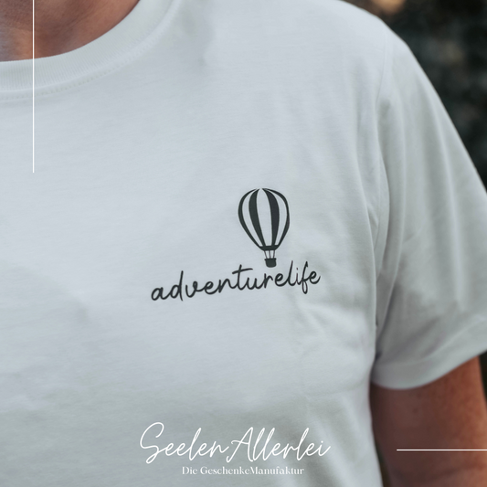 T-shirt mit dem Aufdruck Adventurelife und einem Heißluftballon