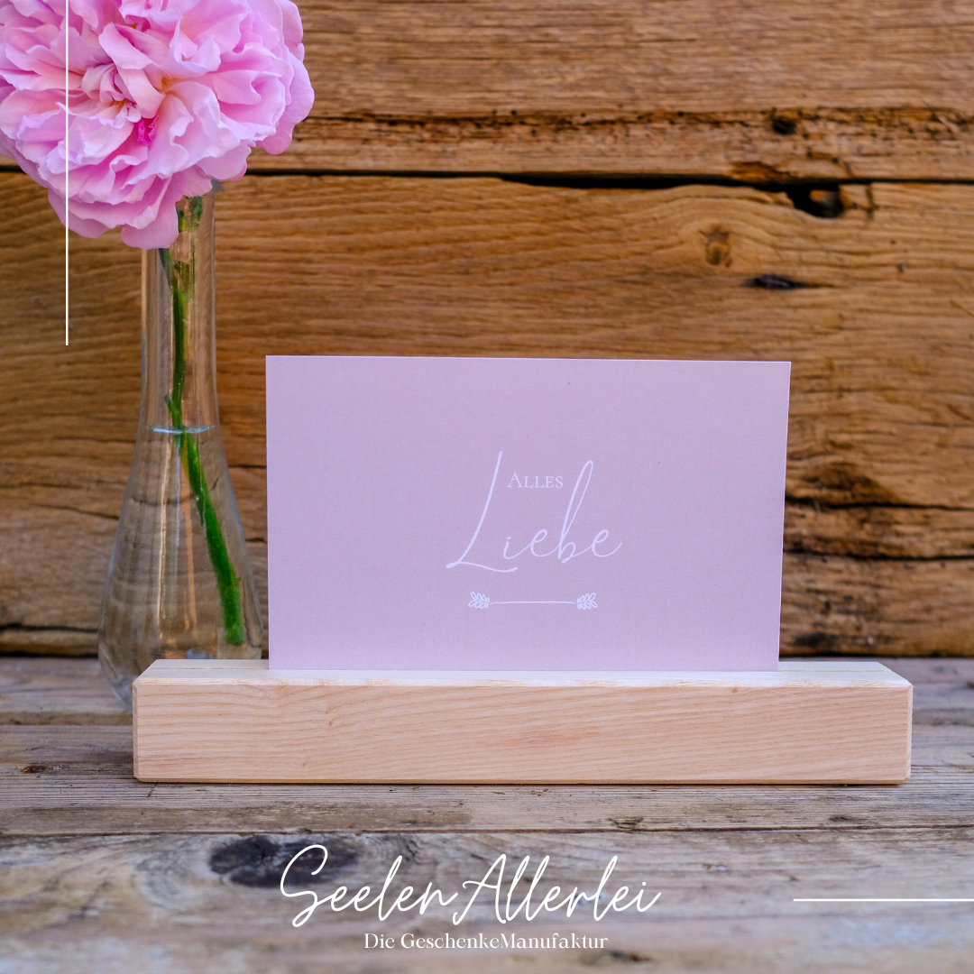 Glückwunschkarte "Alles Liebe" in einem Kartenhalter für Hochzeiten