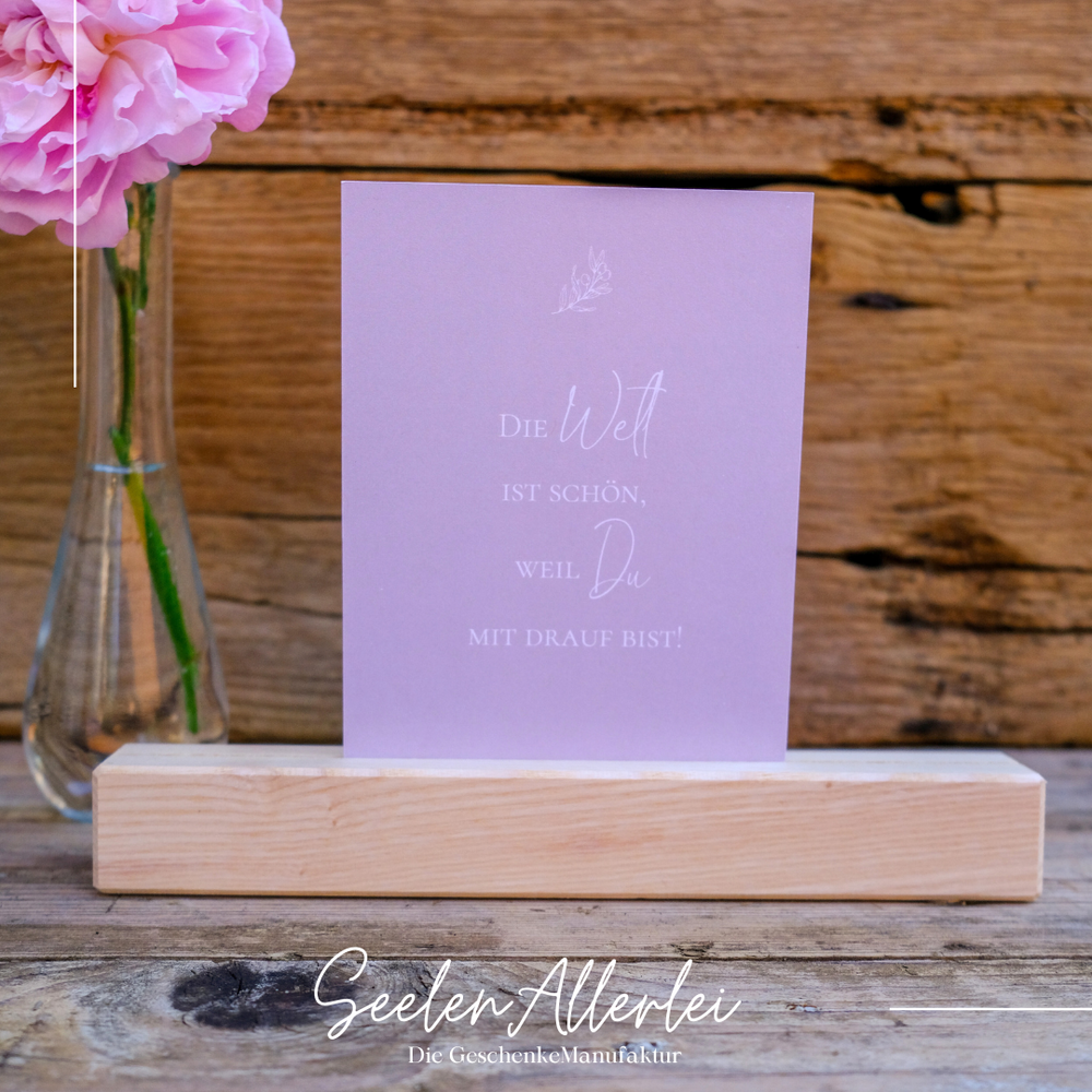 Glückwunschkarte für einen Herzensmenschen mit der Aufschrift "Die Welt ist schön, weil Du mit drauf bist!"