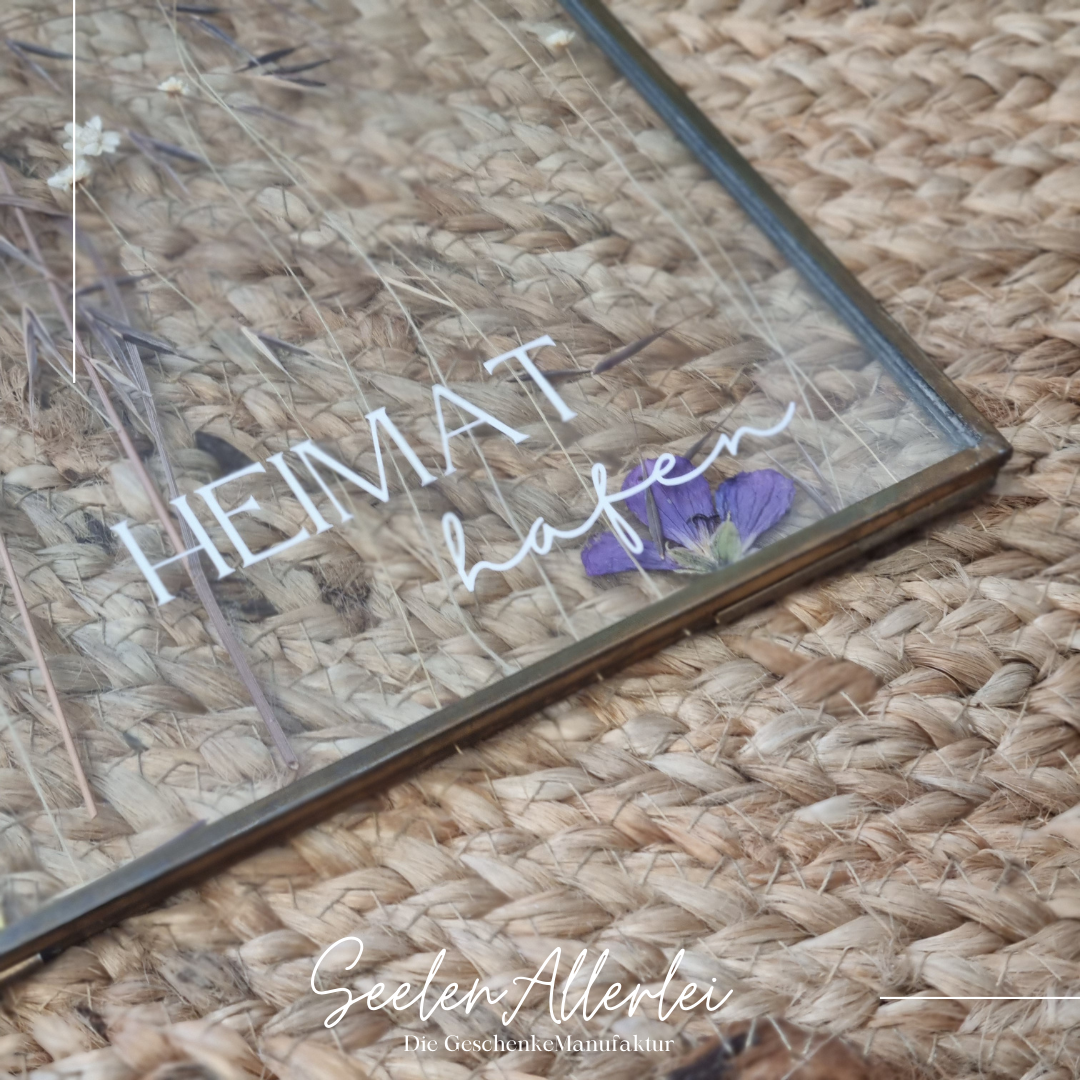 Glasrahmen Detailaufnahme des Aufdrucks Heimathafen