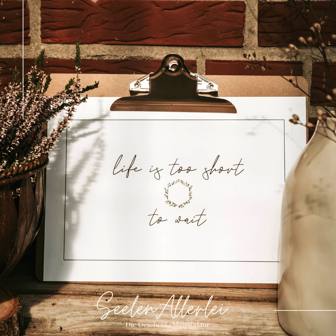 life ist too short to wait Kunstdruck im Klemmbrett