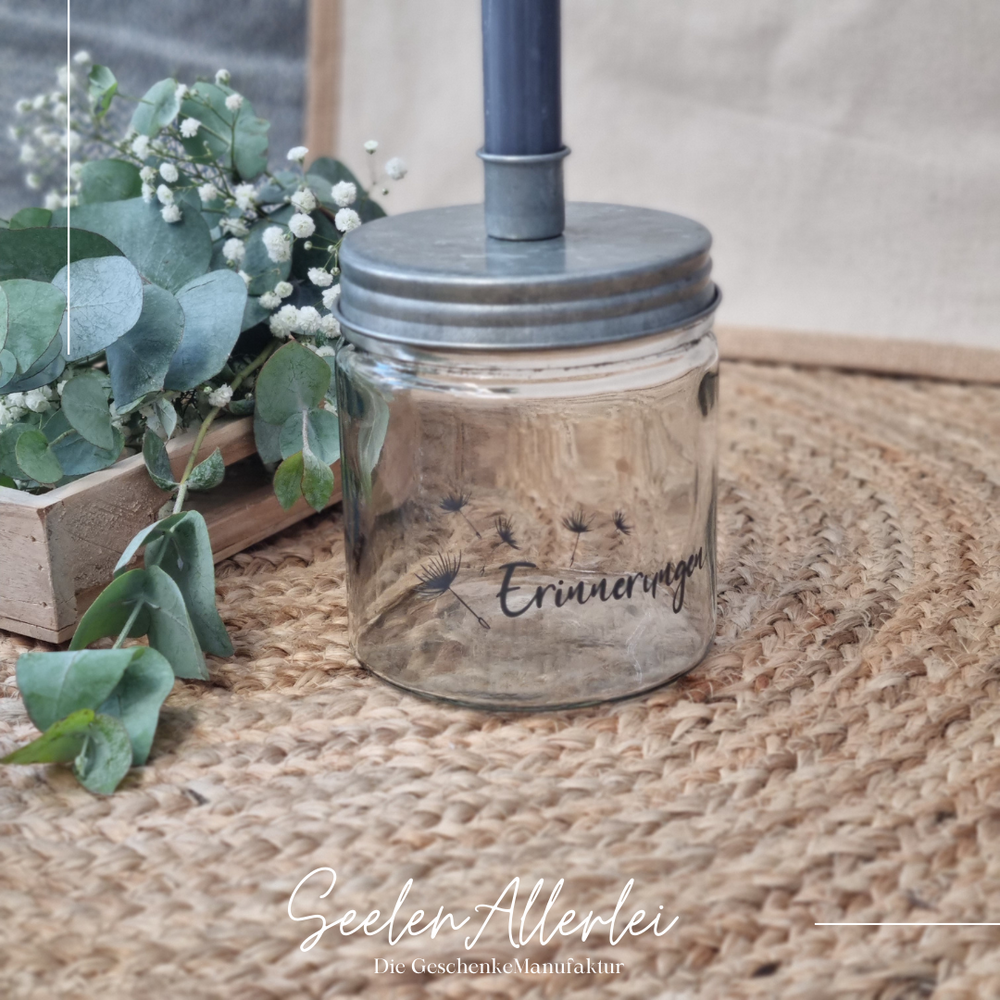 Individualisierungstext Erinnerungen auf einem Kerzenglas mit zinkfarbenen Deckel