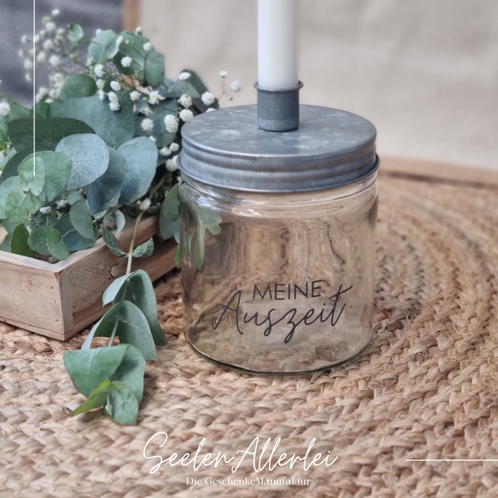 "Meine Auszeit" steht auf einem Kerzenglas