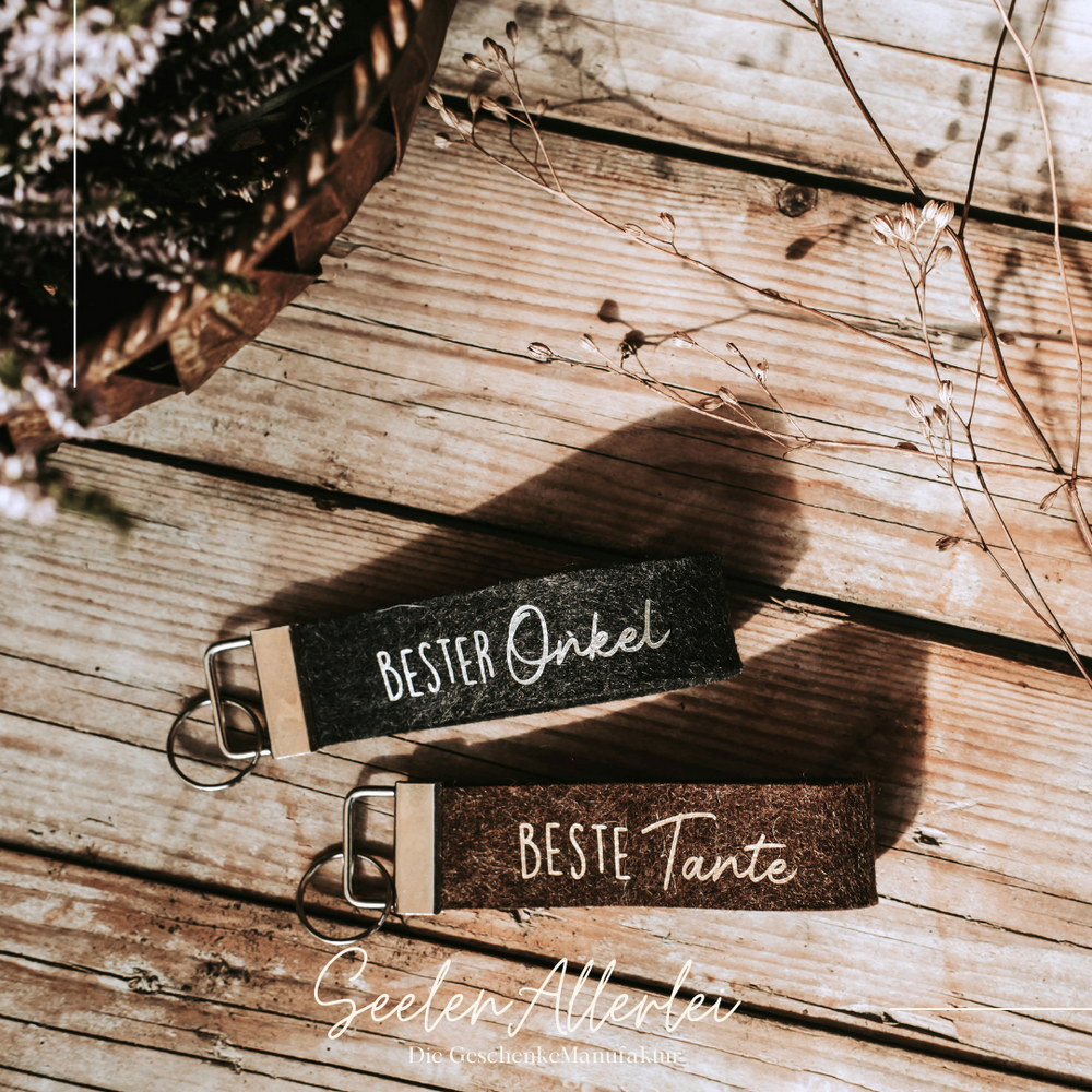Schlüsselanhänger mit der Personalisierung bester Onkel und beste Tante