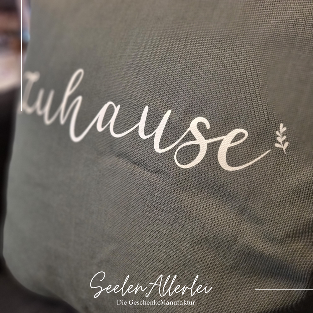 Detailaufnahme Aufschrift auf Kissenhülle