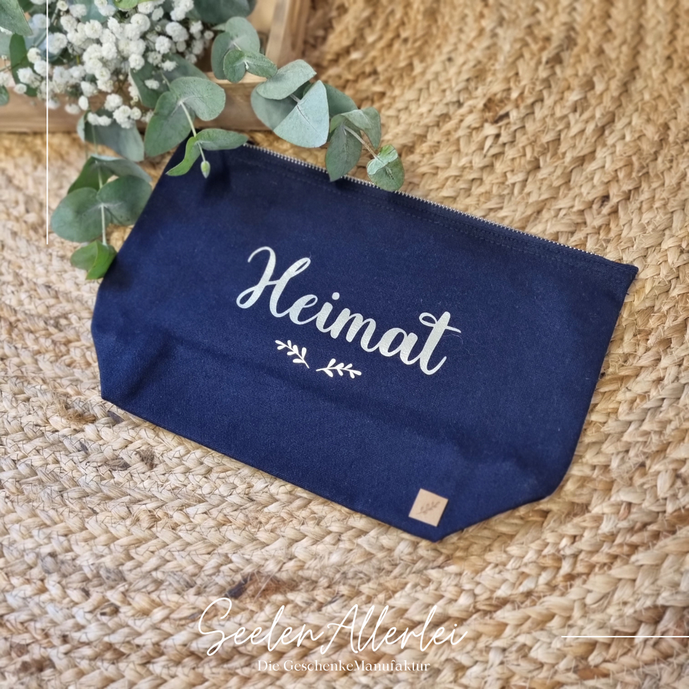 Kulturtasche in blau mit Heimatapplikation