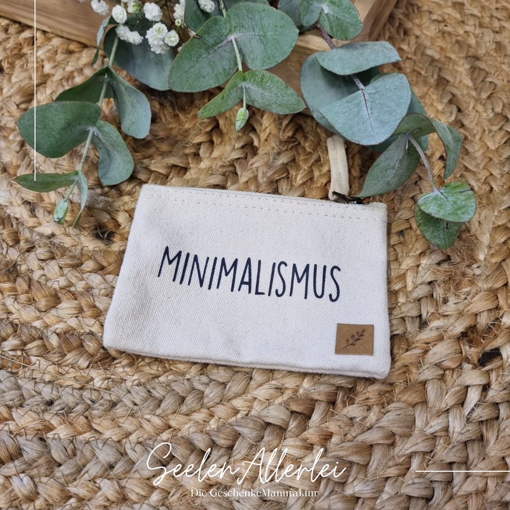 Mini Tasche mit Minimalismus drauf 