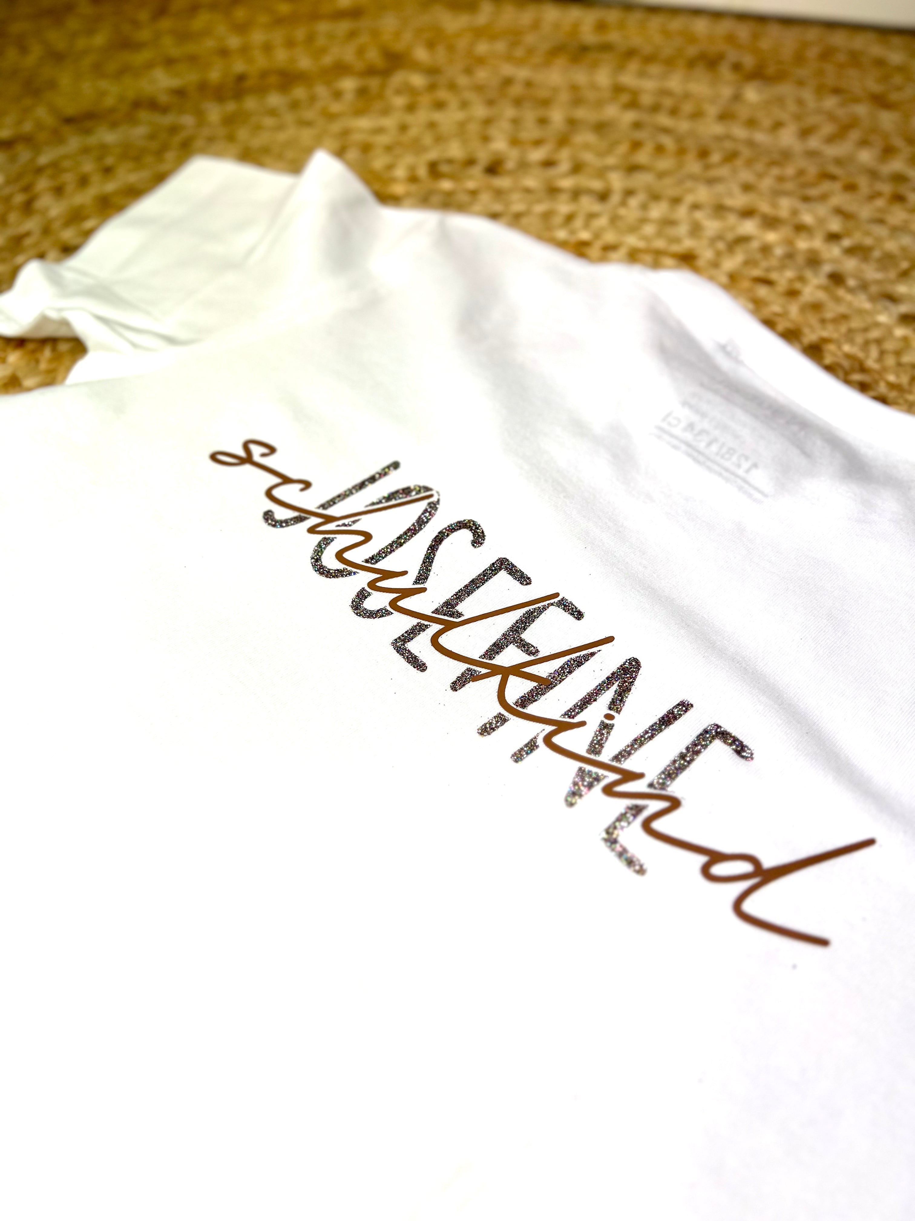 Shirt zur Einschulung für ein mädchen mit namen und Schulkind beddruckt