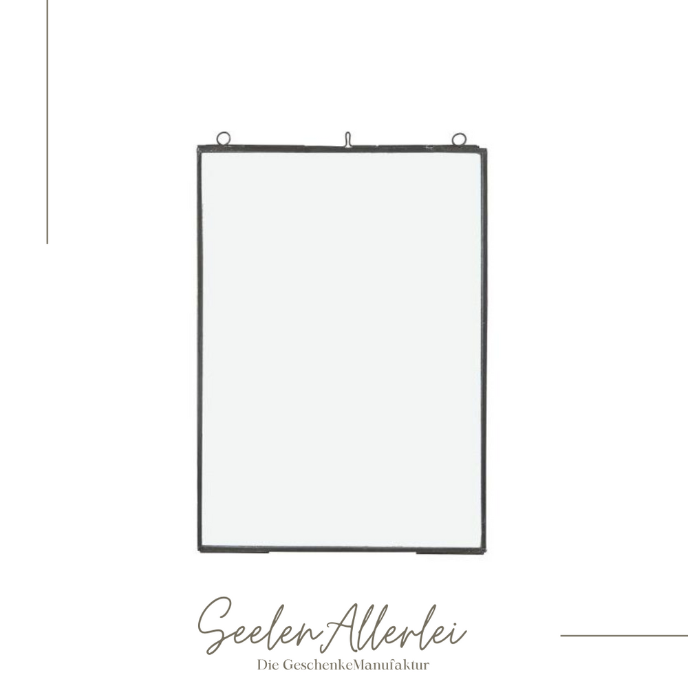 großer schwarzer Glasbilderrahmen von iblaursen vor weißem Hintergrund