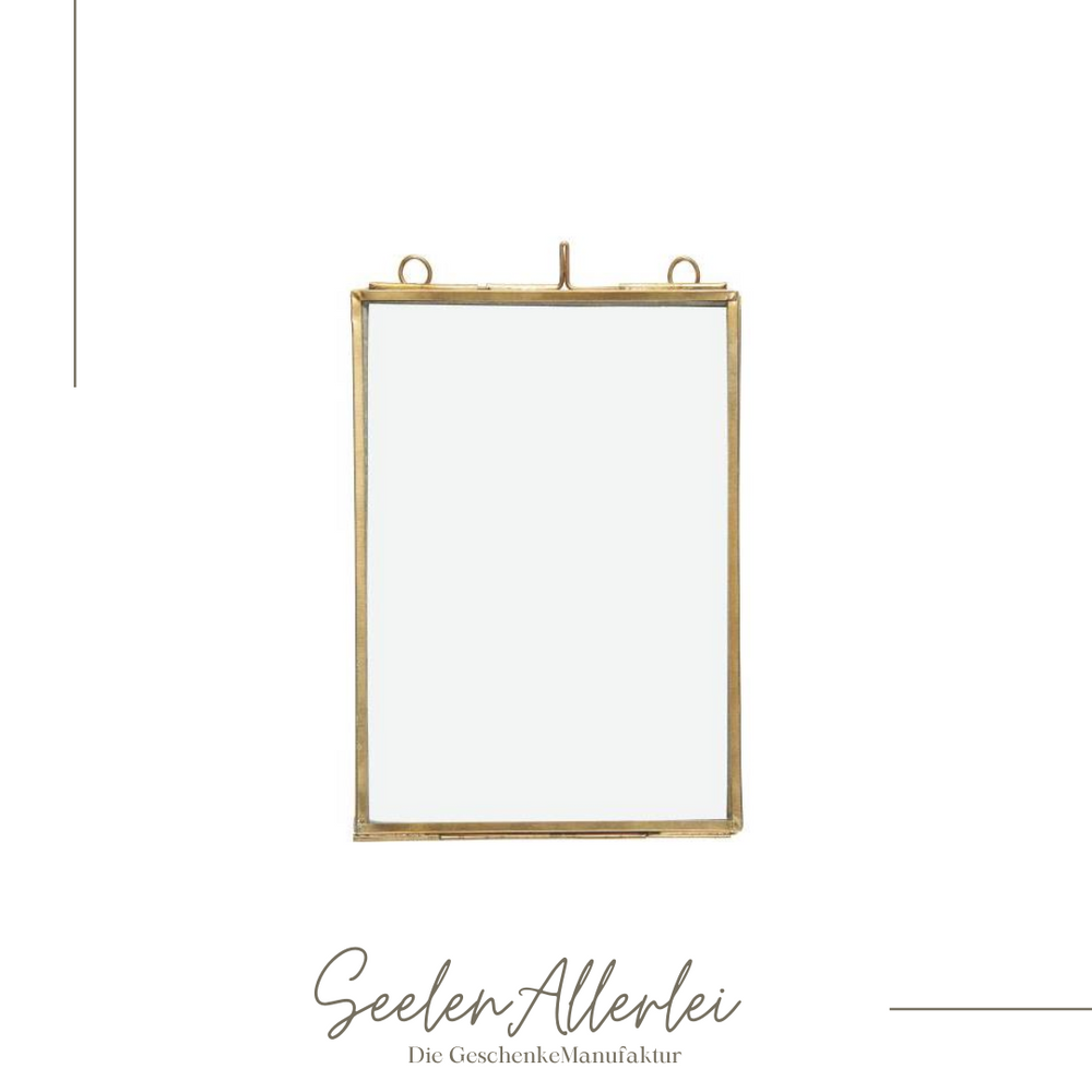 Glasrahmen gold klein vor weißem Hintergrund