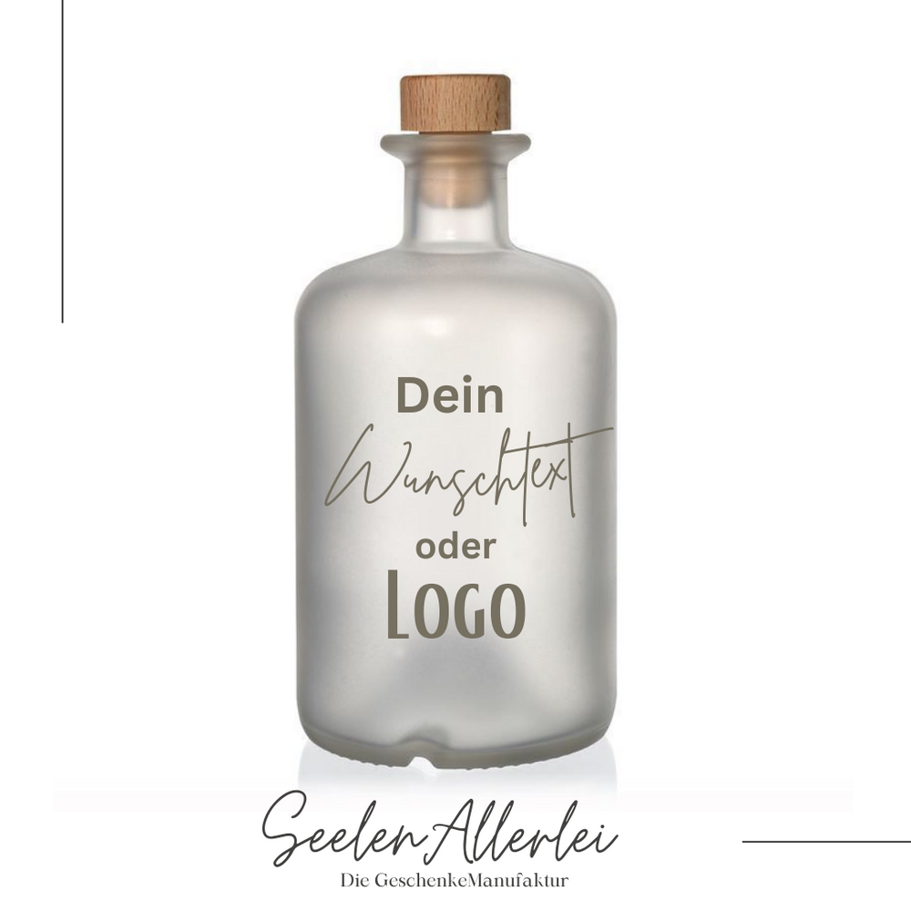 Apothekerflasche mit korken mit möglichem Wunschtext oder Logo vor weißem Hintergrund