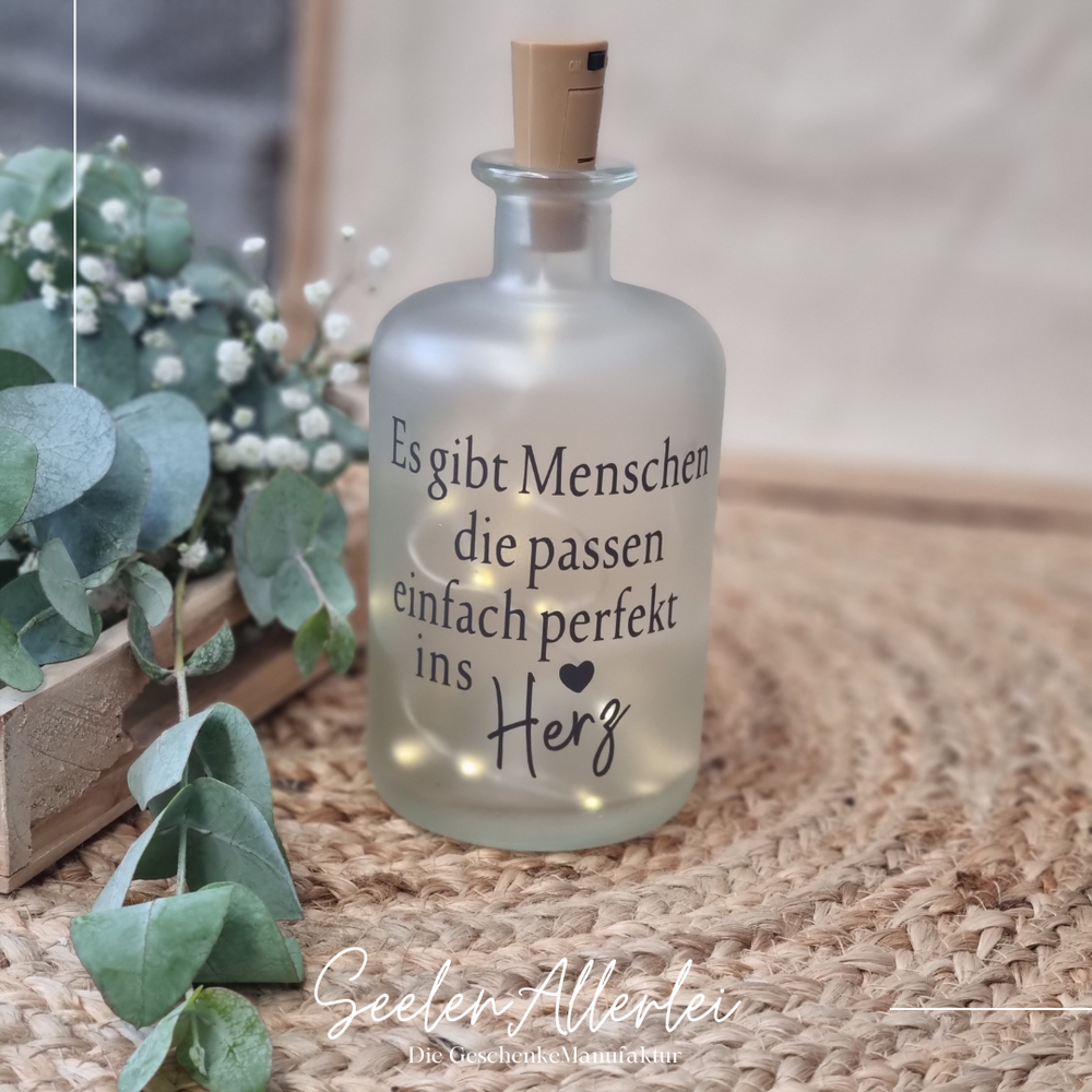 LED Leuchtflasche personalisiert Menschen die passen perfekt ins Herz Geschenk