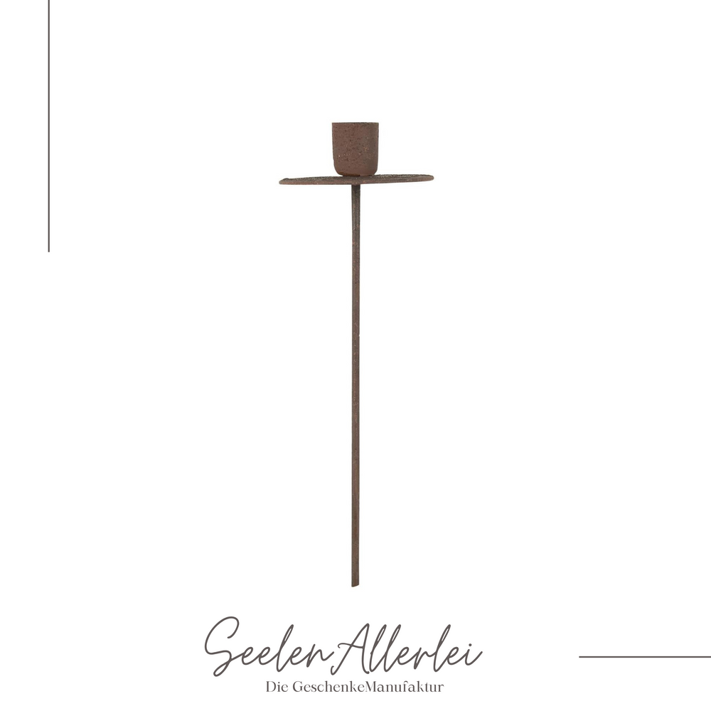Detailansicht produktfoto vom Kerzenspieß für dünne Stabkerze in Rostoptik